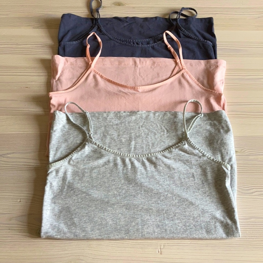 Tank tops bundle - Picture 1 of 6